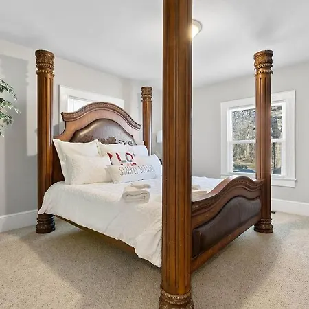 Cozy 4B Retreat Near Uptown King Beds Sleeps 12 Villa Charlotte Exterior photo